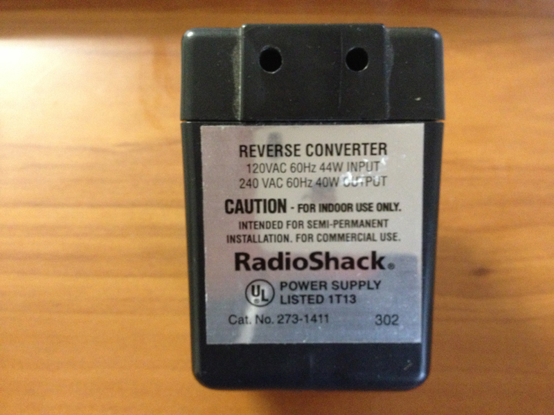 Radio Shack에서 구입한 220V를 110V로 바꿔주는 변압기
